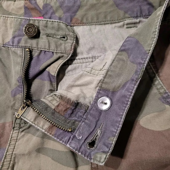 London Jean Camo Cargo Pants Women's Size 8 Crop Straight Outdoor Hiking Capris - Picture 9 of 15